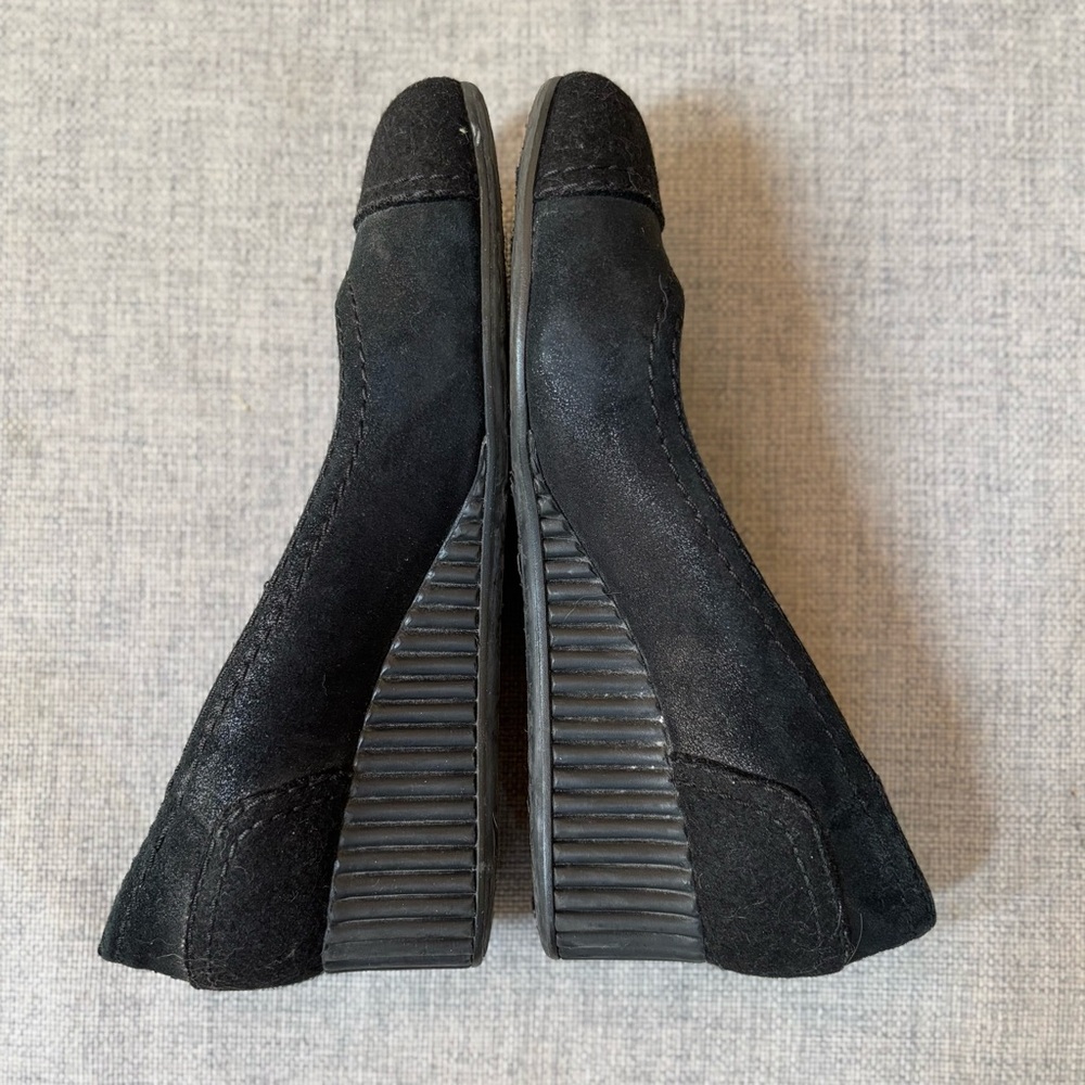 VINTAGE Chanel Women's Black Suede Wedge Pumps - Picture 4 of 11